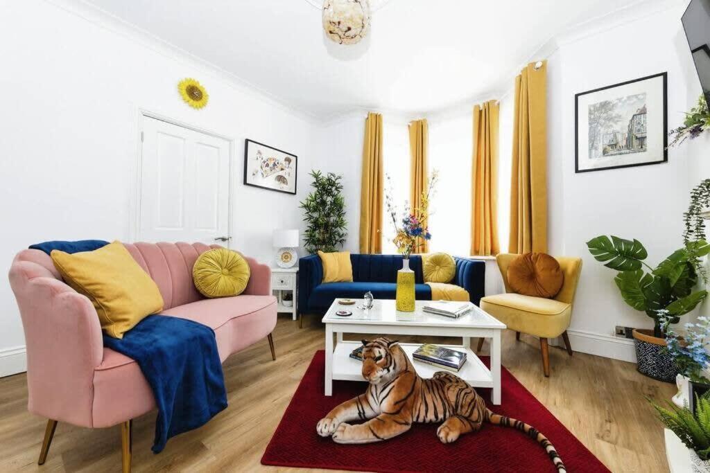 Your Chic 3Br Home Comfort And Style In لندن المظهر الخارجي الصورة